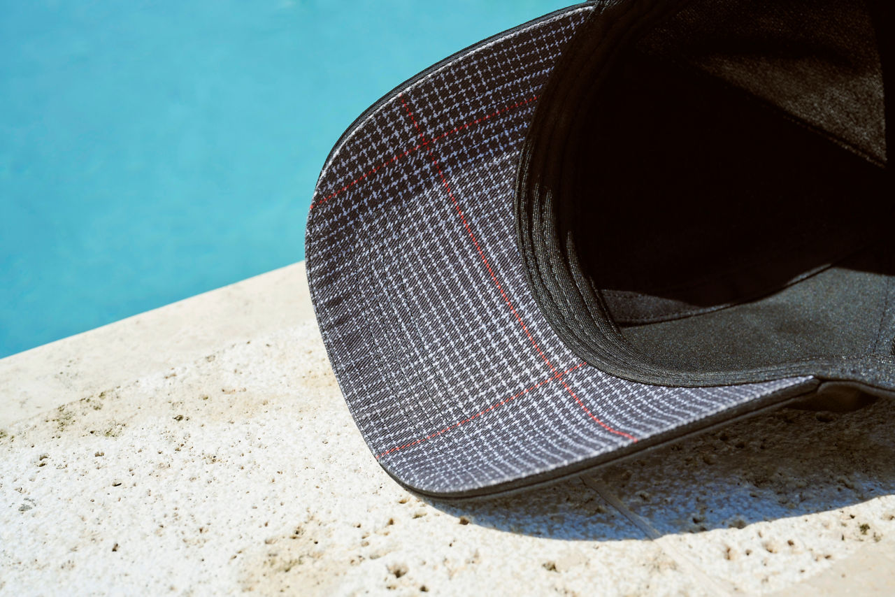 Cap "R", Black Edition