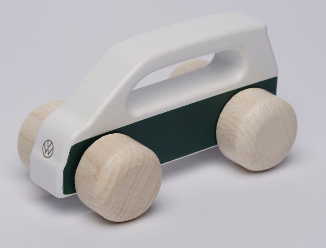 Spielzeugauto aus Holz